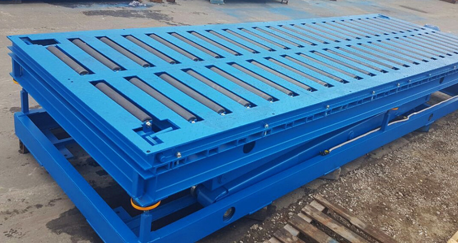 Подъемник пантографного типа для авиаконтейнеров в сложенном виде